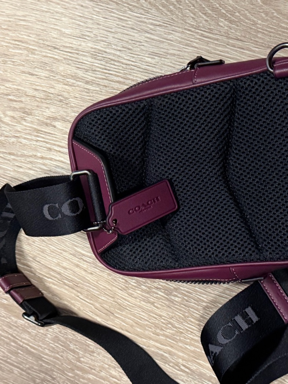 Coach Maroon Leather Sling Bag with Black Logo Strap - Picture 3 of 9